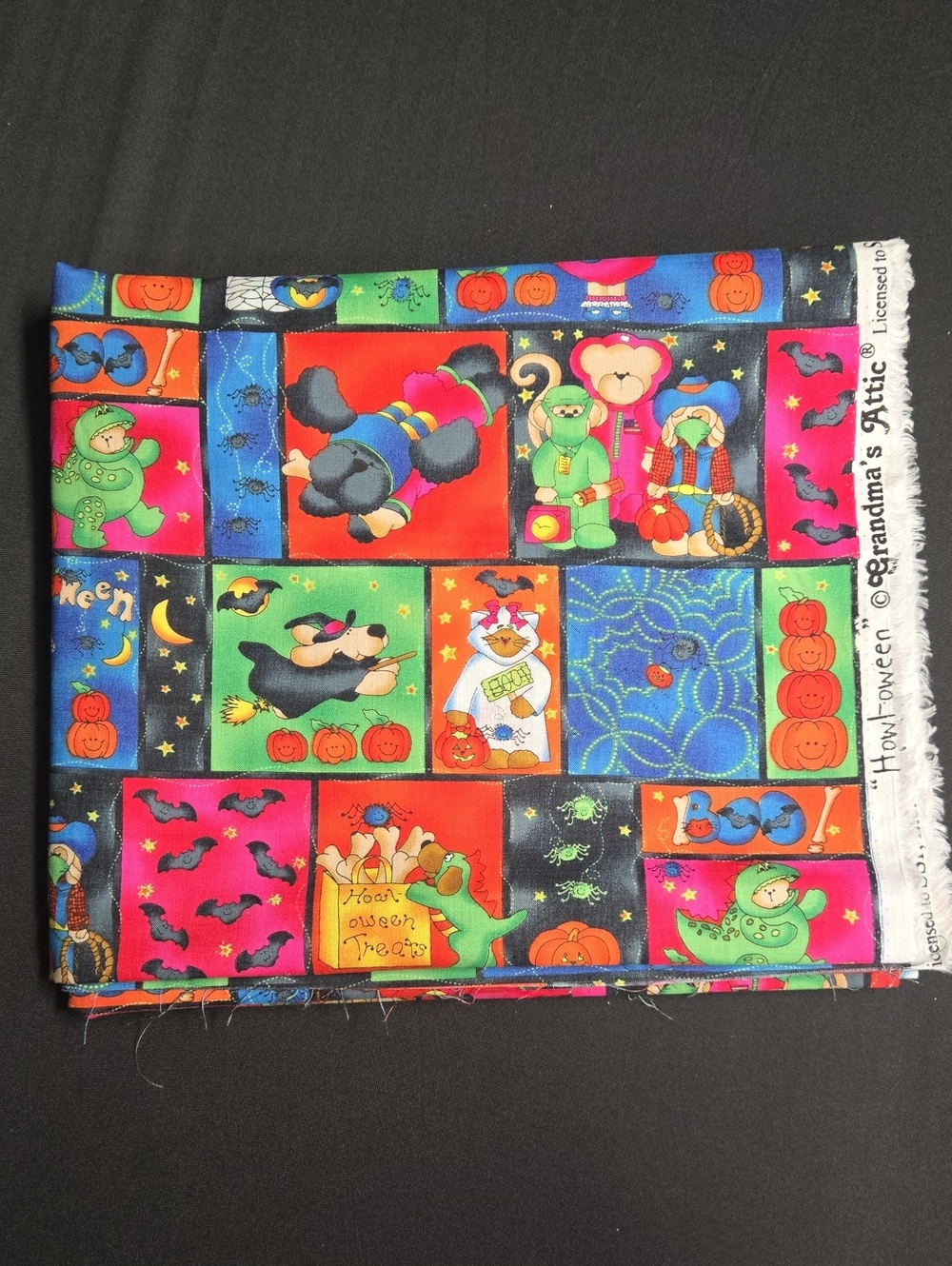 🎃🎃🎃Vntg Howl-oween Fabric by Grandma's Attic, 2 Yards